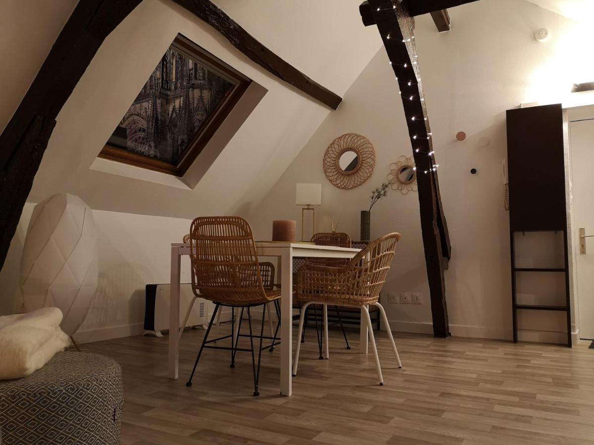 Logement Cosy Renove Au Pied De La Cathedrale Avec Climatisation Lägenhet Reims Exteriör bild